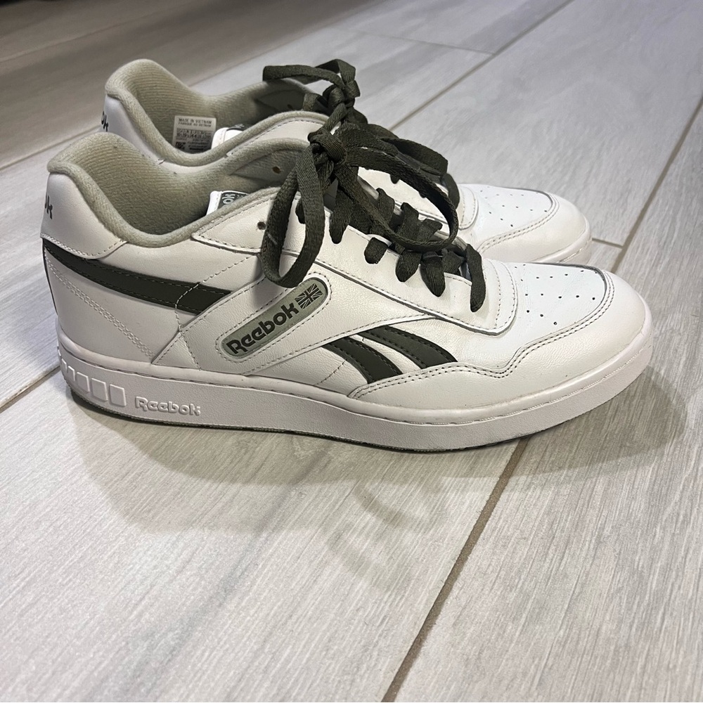 Reebok Sneakers